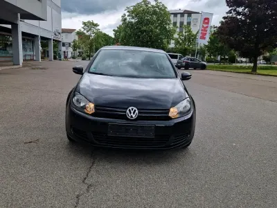 Gebraucht VW Golf VI 105 PS (77 kW) 2011 Schwarz Kleinwagen