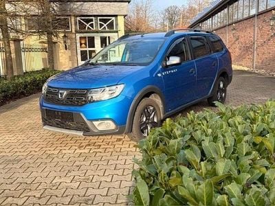 Blau Gebraucht 2017 Dacia Logan Celebration Limousine | 7.900 € (Fairer Preis)