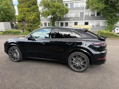 Gebraucht Porsche Cayenne Turbo 549 PS (403 kW) 2019 Schwarz SUV