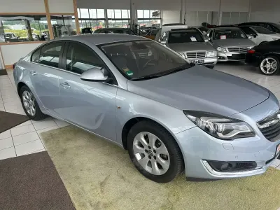 Gebraucht Opel Insignia Edition 170 PS (125 kW) 2016 Diamant blau(m2) / diam silb Limousine