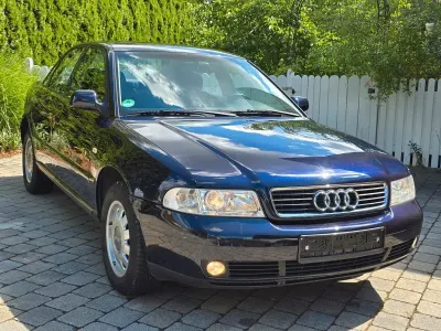 Gebraucht Audi A4 125 PS (91 kW) 1999 Blau Limousine