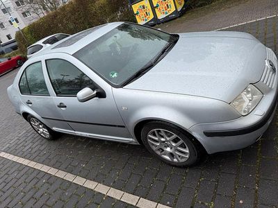 Gebraucht VW Bora 75 PS (55 kW) 2001 Grau Limousine