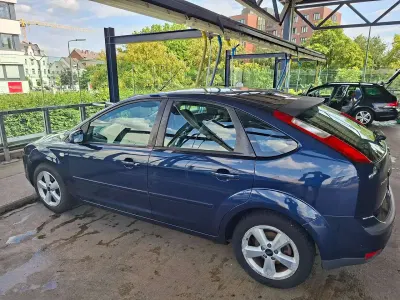 Gebraucht Ford Focus Trend 101 PS (74 kW) 2005 Blau Limousine