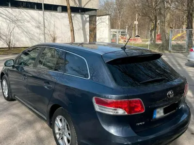 Gebraucht Toyota Avensis 126 PS (92 kW) 2010 Blau Kombi