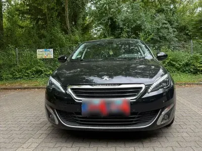 Gebraucht Peugeot 308 Allure 131 PS (96 kW) 2015 Schwarz Limousine