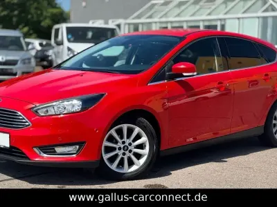 Używany Ford Focus Titanium 125 KM (91 kW) 2017 Czerwony Sedan/Limuzyna