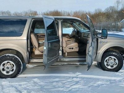 Grau Gebraucht 2003 Ford Excursion SUV | 10.950 €