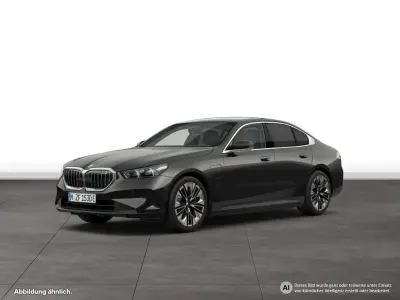 Gebraucht BMW 550e 489 PS (359 kW) 2025 Grau Limousine