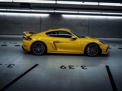 Porsche Cayman GT4