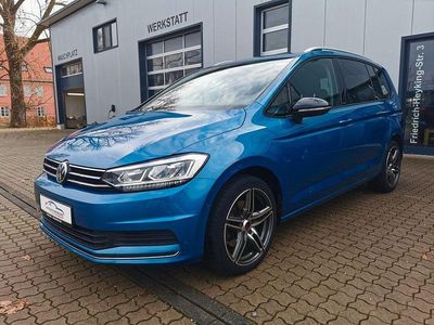 Blau Gebraucht 2019 VW Touran IQ Drive Van / Kleinbus | 23.680 € (Etwas zu teuer)
