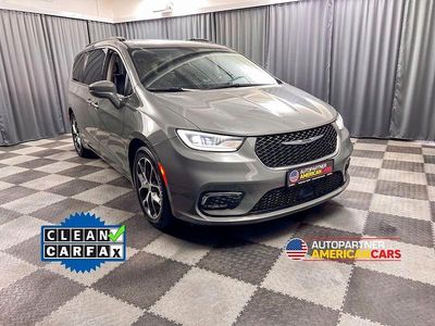 Grau Gebraucht 2022 Chrysler Pacifica Touring SUV | 42.890 €