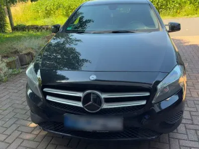 Gebraucht Mercedes A180 StreetStyle 122 PS (89 kW) 2015 Schwarz Kleinwagen