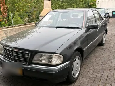 Gebraucht Mercedes C200 135 PS (99 kW) 1996 Schwarz Limousine