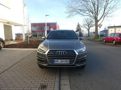 Grau Gebraucht 2015 Audi Q7 SUV | 23.000 € (Fairer Preis)