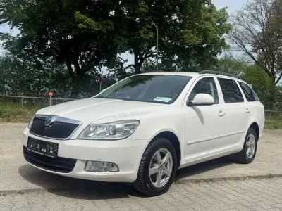Gebraucht Skoda Octavia Elegance 105 PS (77 kW) 2013 Candyweiss Kombi