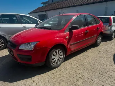 Gebraucht Ford Focus 80 PS (58 kW) 2005 Rot Kleinwagen