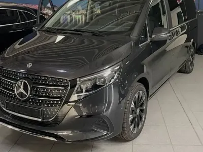 Gebraucht Mercedes V300 Avantgarde 237 PS (174 kW) 2025 Van / Kleinbus