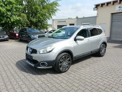Gebraucht Nissan Qashqai Tekna 150 PS (110 kW) 2010 Silber SUV