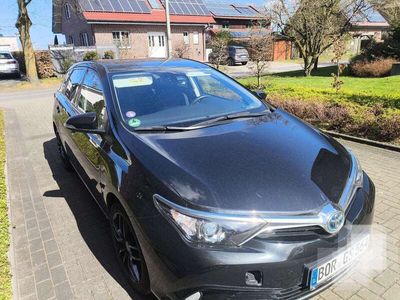Toyota Auris Hybrid
