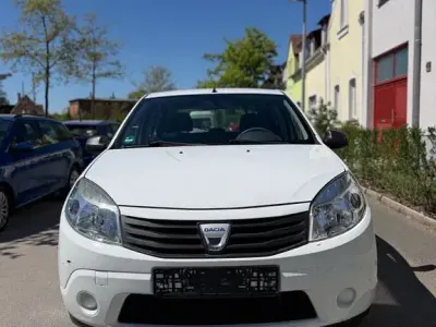 Second-hand Dacia Sandero Ambiance 75 CP (55 kW) 2009 Alb Berlinǎ