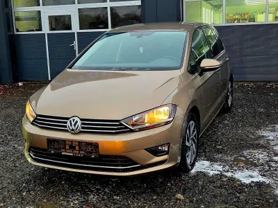 Gebraucht VW Golf Sportsvan Sound 125 PS (91 kW) 2017 Pyramid gold metallic Van / Kleinbus