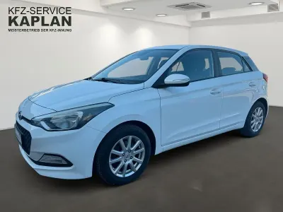 Gebraucht Hyundai i20 Classic 75 PS (55 kW) 2015 Weiß Limousine