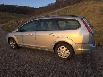 Gebraucht Ford Focus Ambiente 109 PS (80 kW) 2009 Silber Kombi