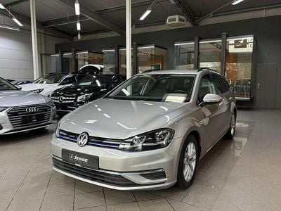 Gebraucht VW Golf VII Comfortline 131 PS (96 kW) 2019 Tungsten silver metallic (metallic) Kombi
