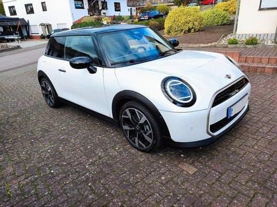 Second-hand Mini Cooper S Favoured 204 CP (150 kW) 2024 Alb Hatchback