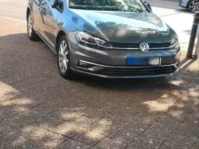 Gebraucht VW Golf VII 115 PS (84 kW) 2018 Grau Kombi