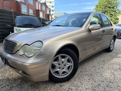 Gebraucht Mercedes C180 Elegance 129 PS (94 kW) 2001 Gold Limousine