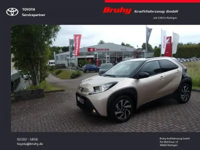 Gebraucht Toyota Aygo X Team 72 PS (52 kW) 2025 Beige SUV