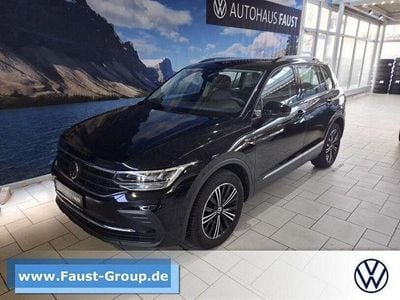 Gebraucht VW Tiguan Life 150 PS (110 kW) 2023 Schwarz perleffekt SUV