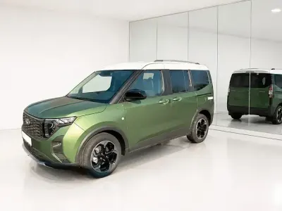 Neu Ford Tourneo Courier Active 125 PS (91 kW) 2025 Grün Van / Kleinbus