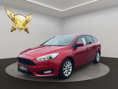 Gebraucht Ford Focus Titanium 120 PS (88 kW) 2015 Rot Limousine