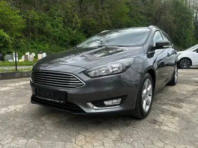 Gebraucht Ford Focus Titanium 125 PS (91 kW) 2016 Grau Limousine