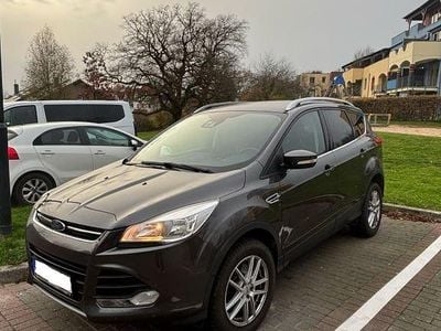 Gebraucht Ford Kuga Titanium 179 PS (131 kW) 2016 Grau SUV