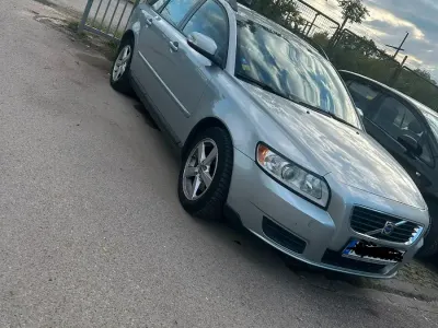 Używany Volvo V50 100 KM (73 kW) 2008 Srebrny Kombi