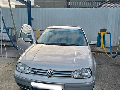 Silber Gebraucht 1998 VW Golf IV Kleinwagen | 3.300 €
