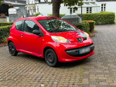 Gebraucht Peugeot 107 60 PS (44 kW) 2008 Rot Kleinwagen