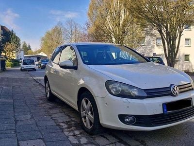 Gebraucht VW Golf VI 105 PS (77 kW) 2011 Weiß Kleinwagen
