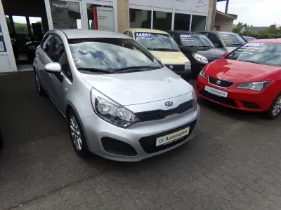 Gebraucht Kia Rio Edition 7 109 PS (80 kW) 2011 Silber Limousine