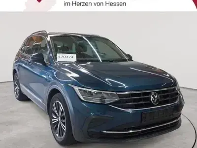 Gebraucht VW Tiguan Life 150 PS (110 kW) 2022 Nightshade blue metallic SUV
