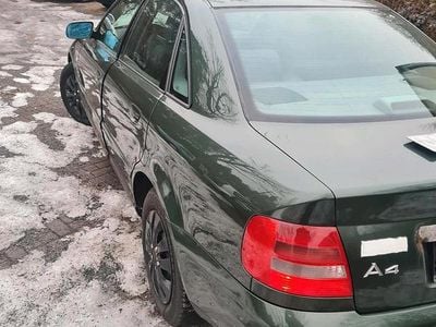 Grün Gebraucht 1999 Audi A4 Kombi | 1.025 € (Guter Preis)