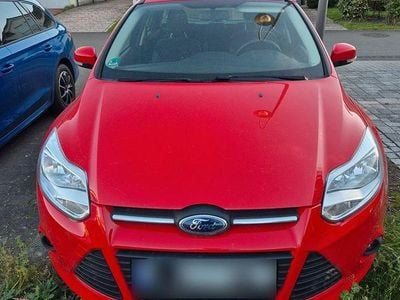 Usata Ford Focus Ambiente 101 CV (74 kW) 2014 Rosso Station wagon