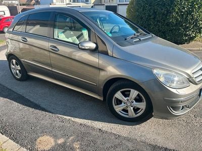 Mercedes E200
