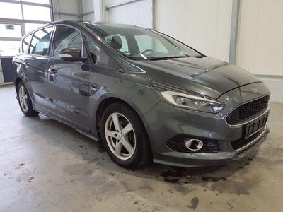 Grün Gebraucht 2018 Ford S-MAX ST-Line Van / Kleinbus | 10.558 € (Superpreis)