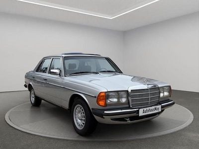 Gebraucht Mercedes E230 136 PS (100 kW) 1983 Blau Limousine