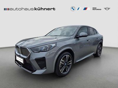 Gebraucht BMW iX2 M Sport 230 kW (313 PS) 2025 Skyscraper grau metallic SUV