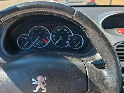 Gebraucht Peugeot 206 CC 109 PS (80 kW) 2005 Schwarz Cabrio